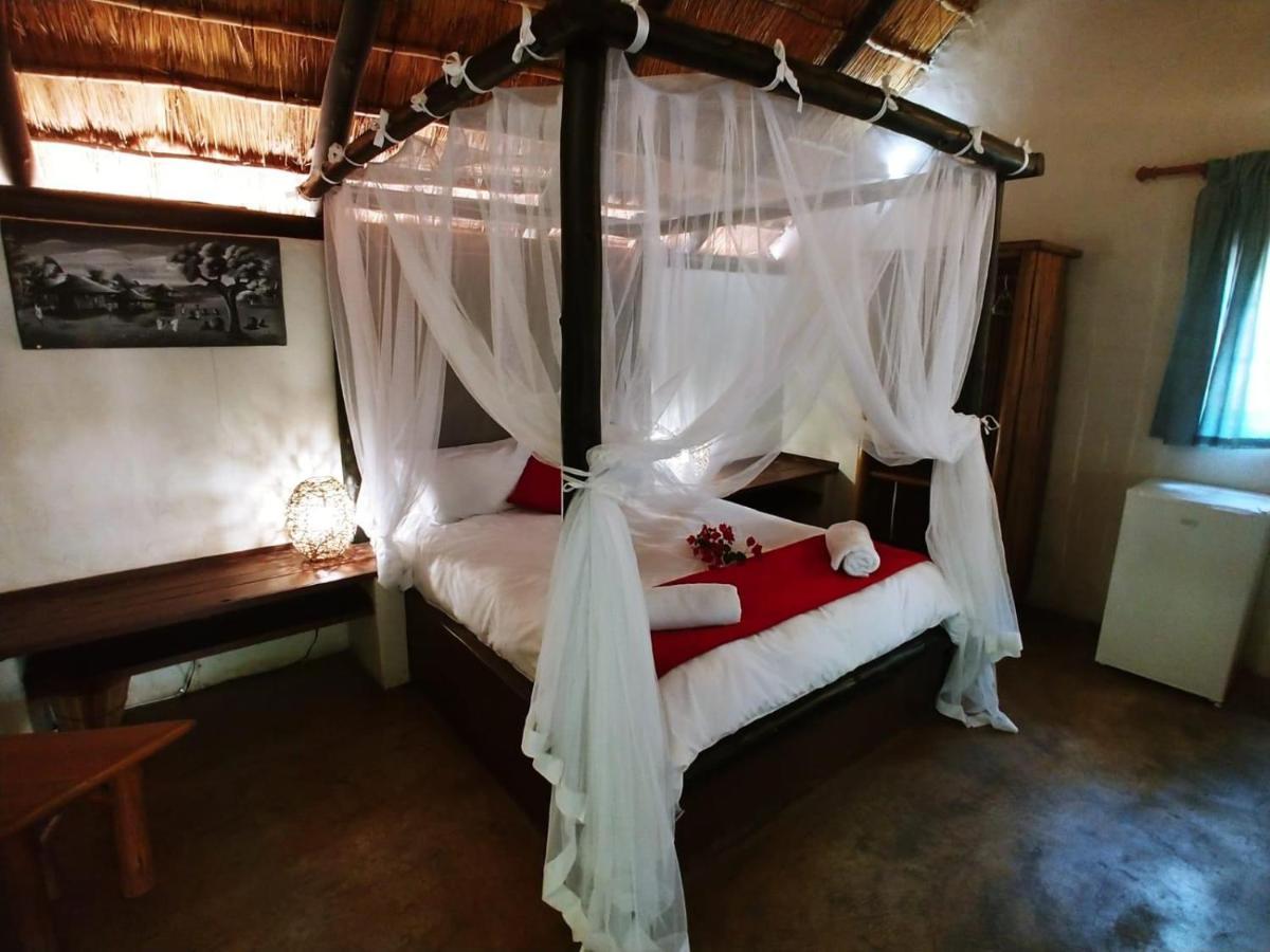Pumusa Bushcamp Hluhluwe Bagian luar foto