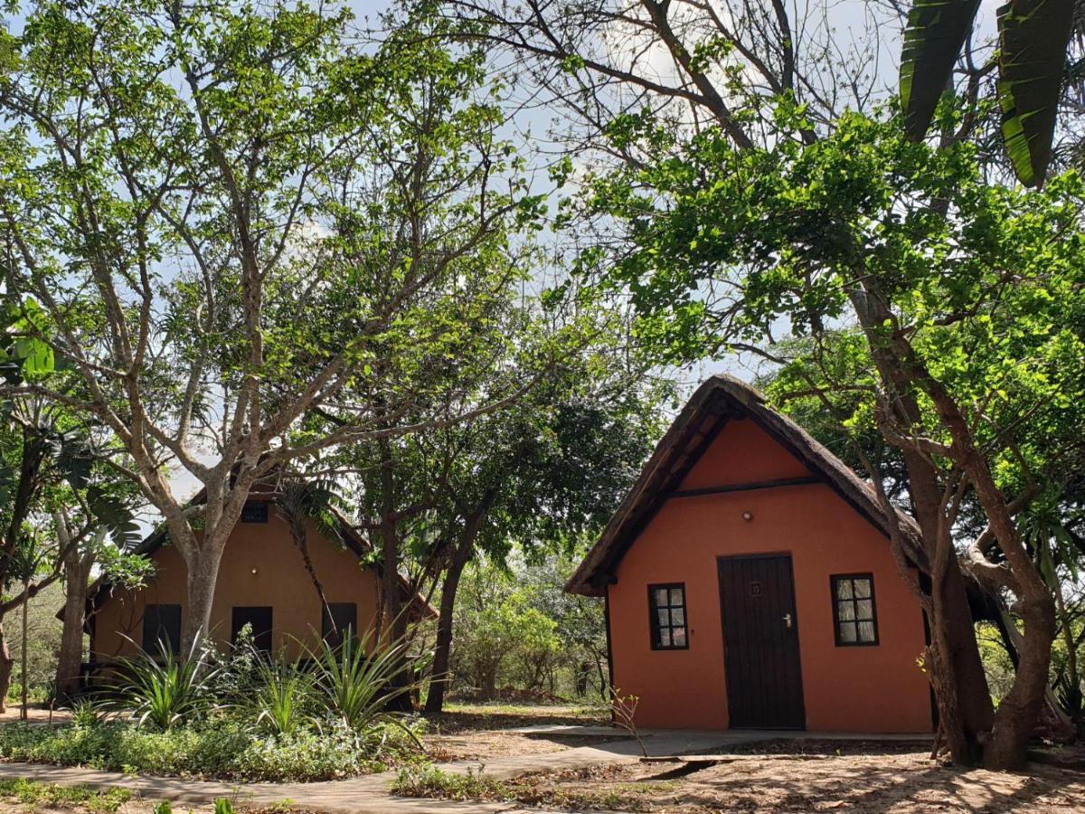 Pumusa Bushcamp Hluhluwe Bagian luar foto