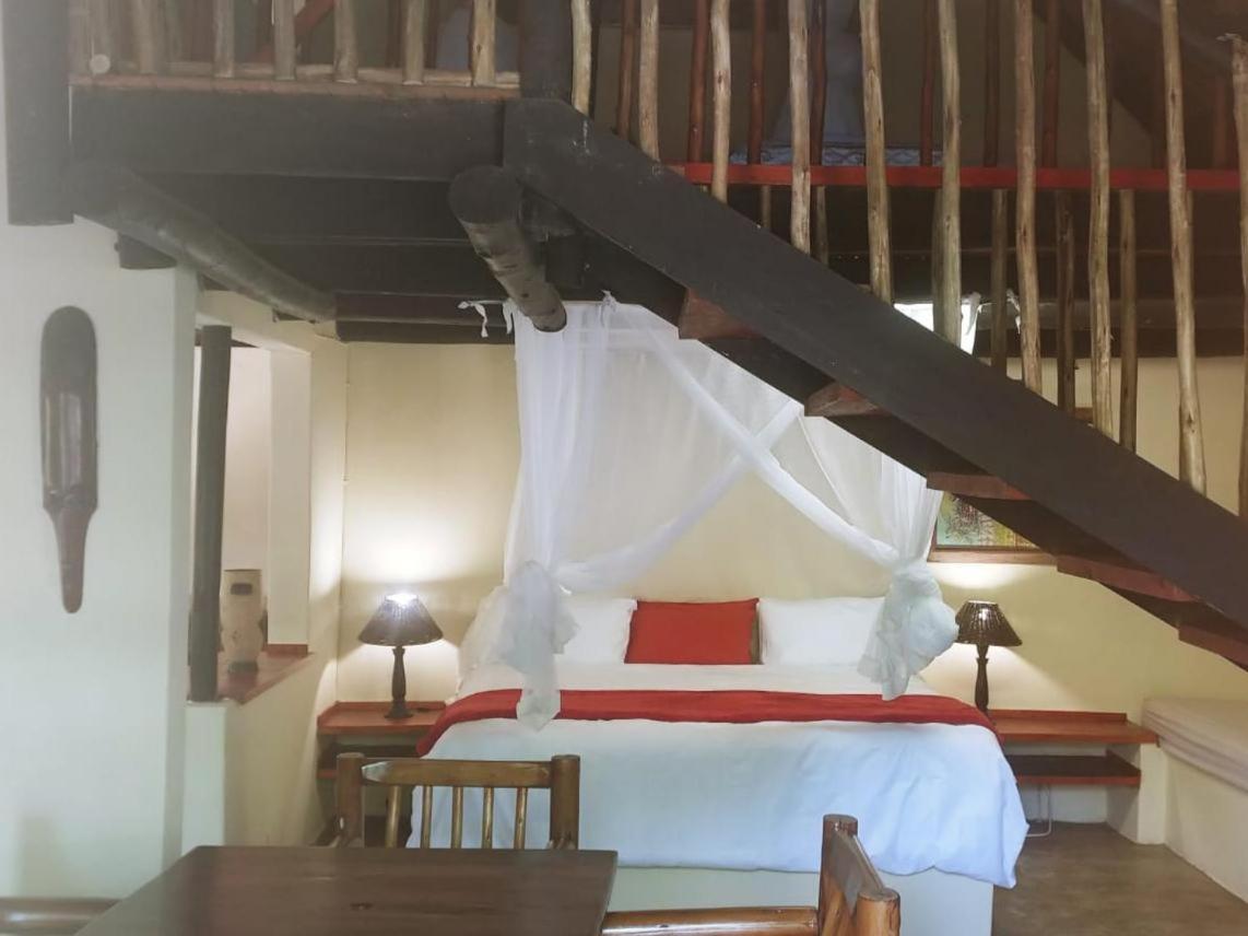 Pumusa Bushcamp Hluhluwe Bagian luar foto
